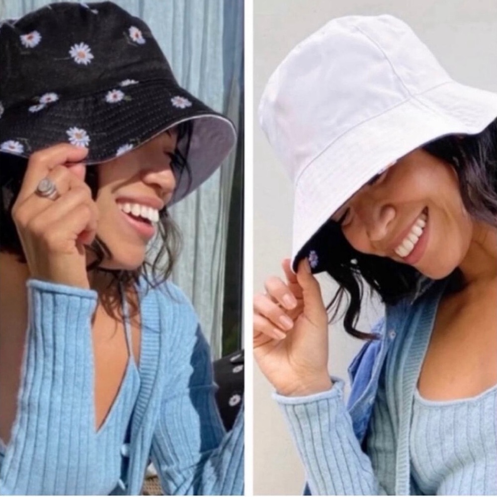 alice + olivia Reversible Daisy Floral Embroidered Bucket Hat Black White Floral